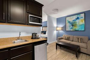 Queen Suite - Non-Smoking room in Best Western Plus Manhattan Beach Hotel