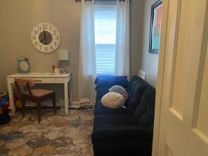Cozy, 1st floor apartment 2bdrms Plus Semi Private room with Futon Pets with fee Family Friendly Close to Everything