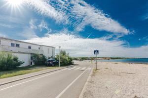 Apartments by the sea Vir - 21812