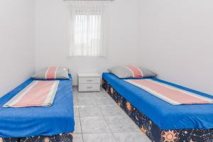 Apartments by the sea Vir - 21812