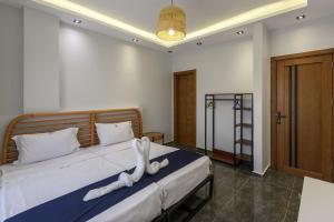 Travelholic AUC Residence
