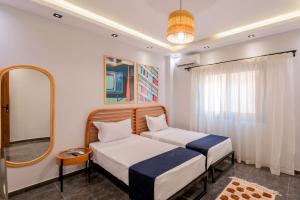 Travelholic AUC Residence