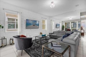 4 Bedrooms 35 Bathrooms Solara 9032 Em