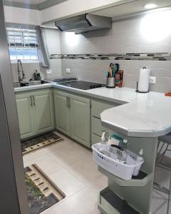 West View 1- Modern & central apartment