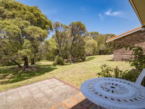 Emu Beach Chalets