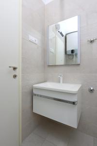 Apartments with parking space Vantacici, Krk - 18476