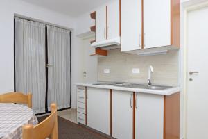 Apartments with parking space Vantacici, Krk - 18476