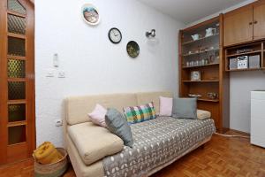 Apartments with parking space Pinezici, Krk - 18967