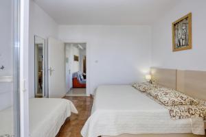 Apartments by the sea Jezera, Murter - 19056