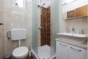 Apartments by the sea Jezera, Murter - 19056