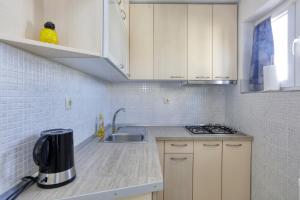 Apartments by the sea Jezera, Murter - 19056