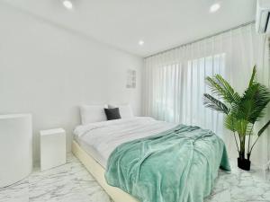 3room+2bathroom hongdae 1exit