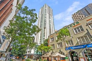 Heart of the CBD ~ 1Bed1BathBalconyFree Parking