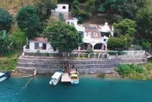 El Castillo en el Lago Atitlán - Tzununá