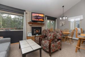 Timbernest Cottonwood Condo: Ideal Breck Location