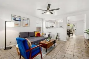 Golden Chest - Modern - UTSA Central - Fast WiFi - Helotes