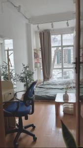 Bright Large Window Room Private External Bathroom