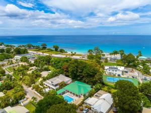 Moonflower home by Bluescape