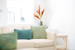 Moonflower home by Bluescape