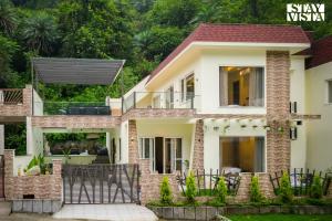 StayVista at Villa Vaari with Pvt Pool & Gazebo