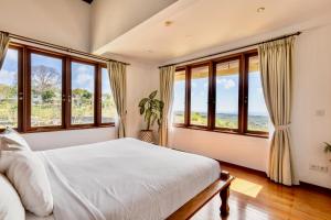 Luxurious Escape in Uluwatu - Ocean Villa with 5 BR and private Pool