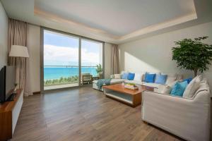 Stunning Apartments Across My Khe Beach ! Rooftop Pool & Gym