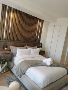 Kashi Skyline: Live . Shop . Work . Play