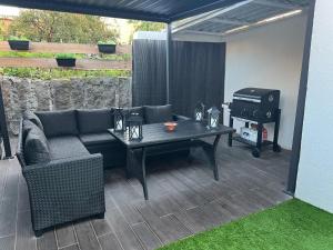 Francisca City House