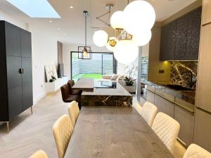 Luxury Architect Designed Town House Near Beach