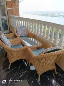 شقة فندقيه فاخرة بمنطقة المعادى صف اول جميع الغرف تطل على النيل A luxury hotel apartment in Maadi, first row. All rooms overlook the Nile - Tamuk