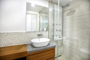 Green & Gorgeous - 3 bedroom Getaway in the Heart