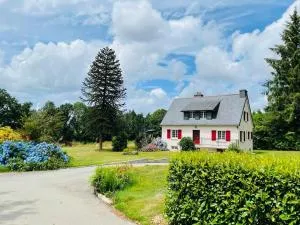 Maison au calme grand jardin privé aire de jeux Lac de Guerledan - Lanrivain