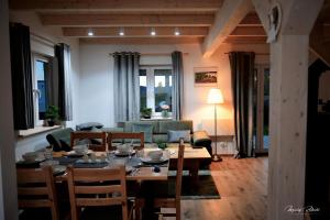 Osada Aurora Całoroczne domki z jacuzzi z widokiem na jezioro i góry