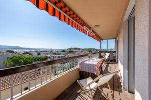 le Cadet - vue panoramique ville et baie de SANARY SUR MER, parking & terrasse - 2 à 4 pers