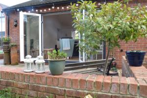 The White House Garden Cottage