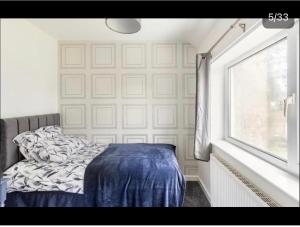 Lookout 5-Bed House in Darwen Blackburn BB1 Free Parking Roadside