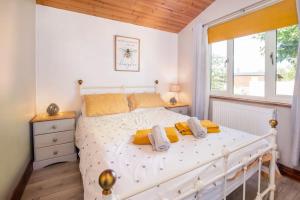 family honeybeelodge york Hot Tub and wood burner