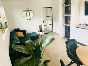 Inova Guesthouse - Comfort Room with Private Bathroom and Access to Shared Facilities