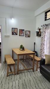Dekachang Homestay 2BHK - Walk to Apollo Hospital - AC WiFi Kitchen