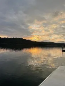 Stewart Chalet @ Yosemite/Bass Lake - 六月湖