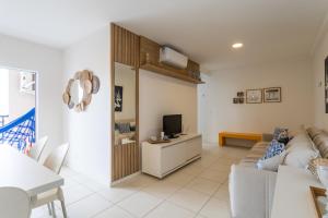 Apartamento com VISTA MAR, Ar-condicionado, Wi-Fi Condomínio com PISCINA, quadra de esportes Playground infantil a 15 minutos do Beto Carreiro