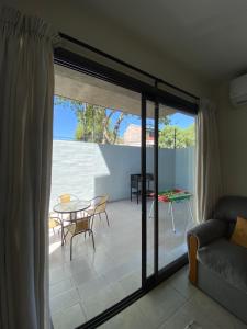 Excepcional apartamento, con patio cochera y parrilla en el centro