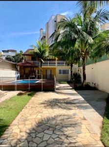 ALUGA-Se CASA CONFORTÁVEL COM PISCINA