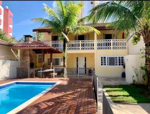 ALUGA-Se CASA CONFORTÁVEL COM PISCINA