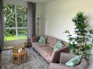 Gezellige vakantiewoning aan het water in Ewijk - recreational only no workers