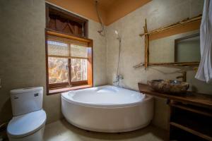 Phòng Có Giường Cỡ King Nhìn Ra Vườn (King Room with Garden View)