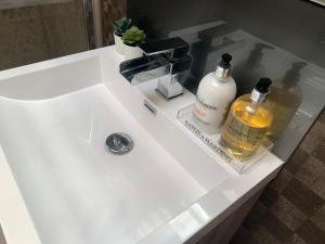 Muscovy Lodge with Hot Tub at Tattershall Lakes Country Park