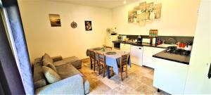 Appartements T-2est 46m dons la maison au bord du Canal du Midi : photos des chambres