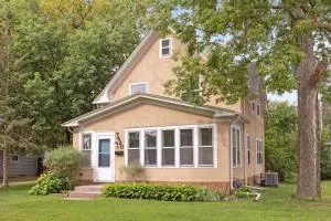 King Bed - 5 Min to MOA - 75 & 65' HDTV - Ping Pong - ايجان