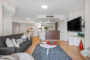 Inner-City Vibes! 2Bed1Bath1CarPoolBalcony~CBD